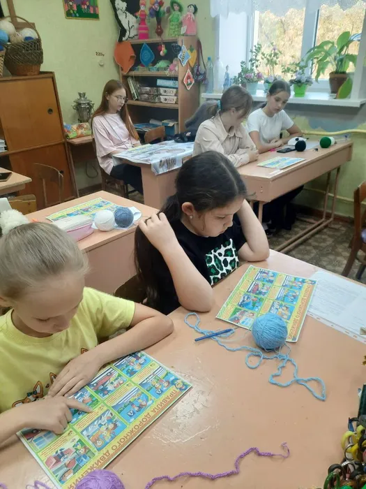 Урок безопасности по ПДД

Т/о «Веретено»
Педагог Казадуева О.В.