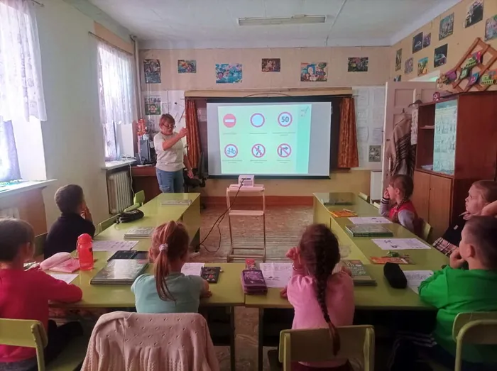 В стране дорожных знаков

Т/о «Дошколёнок Знайка»
Педагог Абысова Л.А.