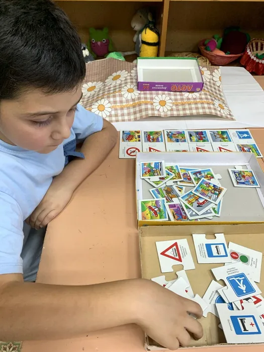 Играем и повторяем ПДД

Т/о «Мир бересты»
Педагог Тараканова О.Д.