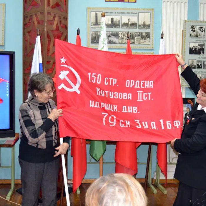 Торжественная церемония передачи копии Знамени Победы
