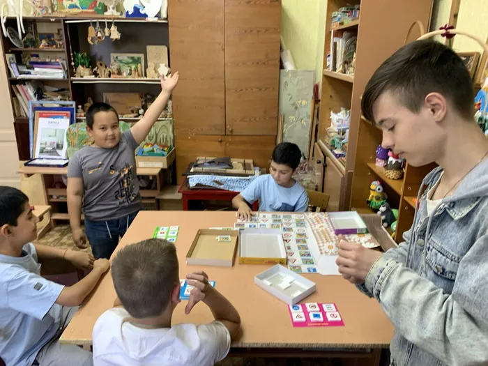 Играем и повторяем ПДД

Т/о «Мир бересты»
Педагог Тараканова О.Д.