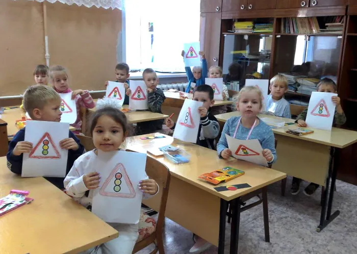 Урок безопасности по ПДД

СРР «Росинка»
Педагог Нагайцева Л.А.